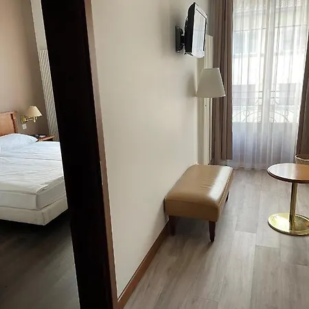 Des Alpes Szálloda